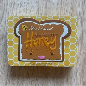 Too Faced Peanut Butter and Honey eyeshadow palette
